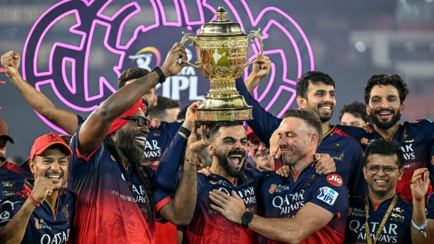 RCB ಗೆಲುವಿನ   ನಂತರ  ಅಭಿಮಾನಿಗಳ ಸಂಭ್ರಮ ಹೇಗಿತ್ತು ಗೊತ್ತಾ? ಯಲ್ಲಾ ಕಡೆ ಹಬ್ಬದ ವಾತಾವರಣ !