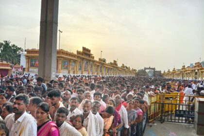 ಗುರು ಪೂರ್ಣಿಮೆ ದಿನದಂದು ಮಂತ್ರಾಲಯಕ್ಕೆ ಹರಿದು ಬಂದ ಭಕ್ತ ಸಾಗರ
