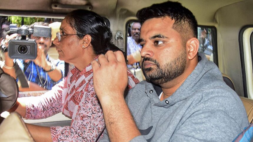 ಪ್ರಜ್ವಲ್ ರೇವಣ್ಣ ಇದೀಗ ಸಜಾ ಬಂಧಿ ಸೆಲ್ ನಲ್ಲಿ: ಪ್ರತಿದಿನ 8 ಗಂಟೆ ಕೆಲಸ ಮಾಡುವುದು ಕಡ್ಡಾಯ