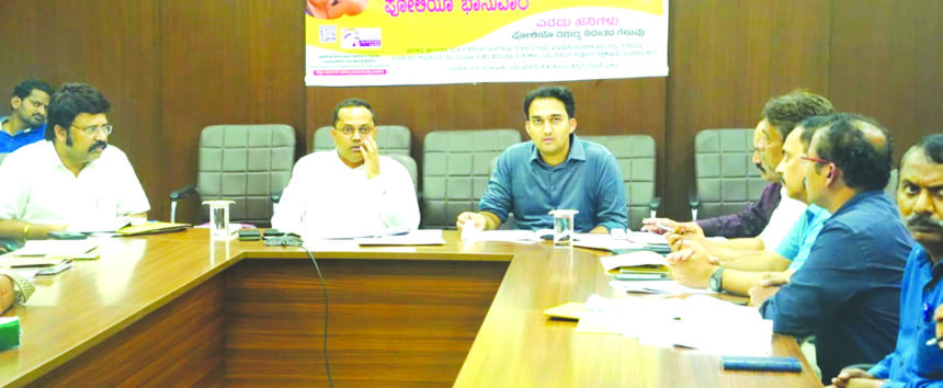 ಡಿ.21 ರಿಂದ ಪಲ್ಸ್ ಪೋಲಿಯೋ ಕಾರ್ಯಕ್ರಮ; ಬಳ್ಳಾರಿ ಜಿಲ್ಲೆಯಲ್ಲಿ 1,89,745 ಮಕ್ಕಳಿಗೆ ಲಸಿಕೆ ಗುರಿ ಡಿ.21 ರಿಂದ ಪಲ್ಸ್ ಪೋಲಿಯೋ ಕಾರ್ಯಕ್ರಮ; ಬಳ್ಳಾರಿ ಜಿಲ್ಲೆಯಲ್ಲಿ 1,89,745 ಮಕ್ಕಳಿಗೆ ಲಸಿಕೆ ಗುರಿ