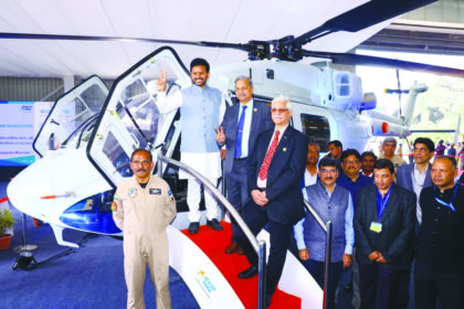 ಸ್ವದೇಶಿ ನಿರ್ಮಿತ ಧ್ರುವ ಹೆಲಿಕಾಪ್ಟರ್ ಉದ್ಘಾಟನಾ ಹಾರಾಟ ಯಶಸ್ವಿ