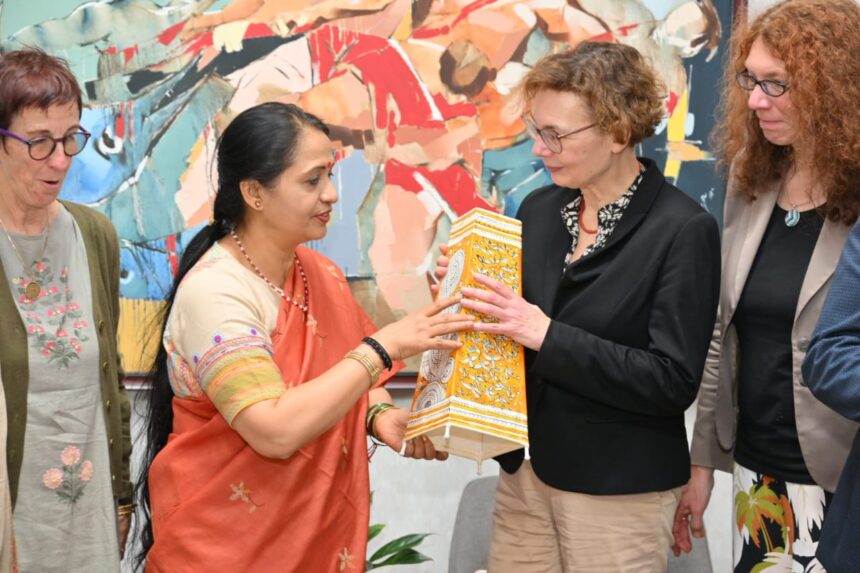 ಮೆಜೆಸ್ಟಿಕ್ ಮೆಟ್ರೋ ನಿಲ್ದಾಣದ ಬಗ್ಗೆ ಸಂತಸ ವ್ಯಕ್ತಪಡಿಸಿದ ಜರ್ಮನಿಯ ಕ್ರಿಸ್ಟಿನ್ ಟೋಎಟ್ಜ್ಕೇ ಮೆಜೆಸ್ಟಿಕ್ ಮೆಟ್ರೋ ನಿಲ್ದಾಣದ ಬಗ್ಗೆ ಸಂತಸ ವ್ಯಕ್ತಪಡಿಸಿದ ಜರ್ಮನಿಯ ಕ್ರಿಸ್ಟಿನ್ ಟೋಎಟ್ಜ್ಕೇ