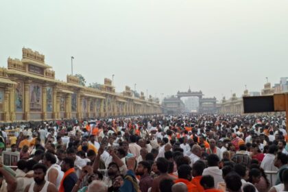 ವರ್ಷದ ಮೊದಲನೇ ದಿನ ರಾಯರ ಮಠಕ್ಕೆ ಹರಿದು ಬಂದ ಭಕ್ತ ಸಾಗರ